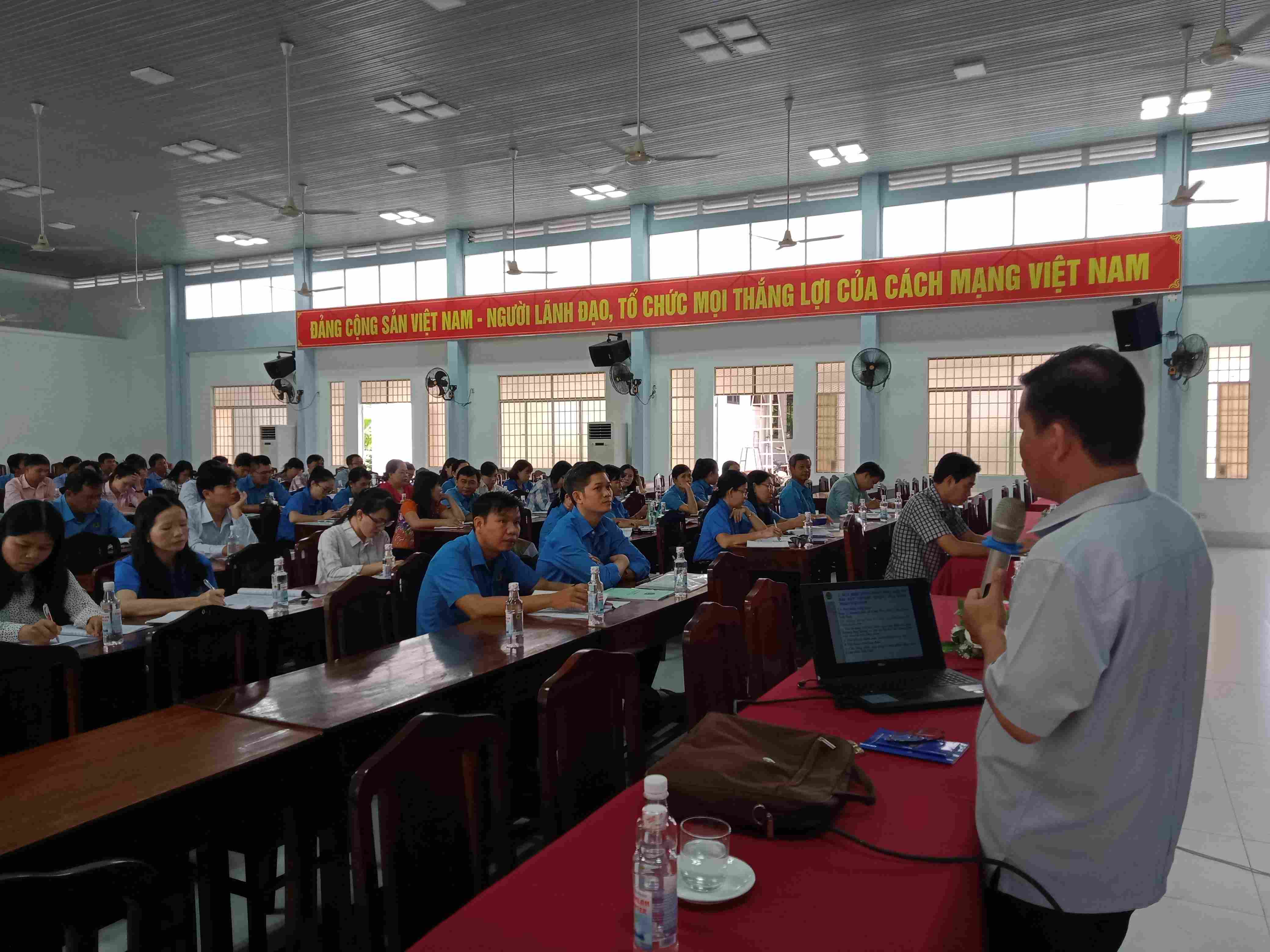 Dương Minh Châu: Tập huấn bồi dưỡng nghiệp vụ cán bộ công đoàn